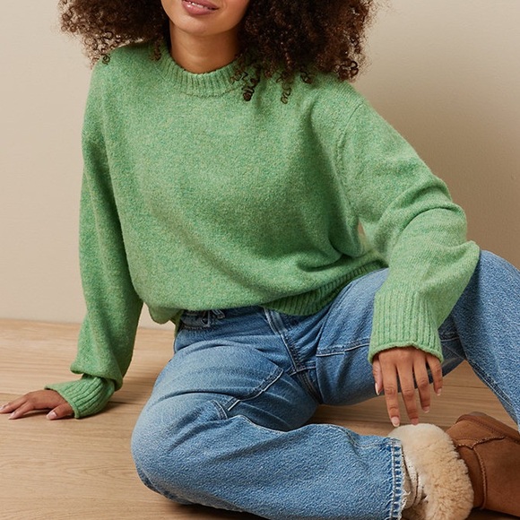 American Eagle Outfitters Sweaters - AE Whoa So Soft Crewneck be Green Sweater Size Small NWT